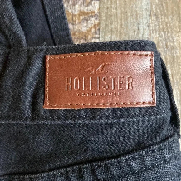 Hollister | Low -Rise Short Jean Overalls - Picture 5 of 7